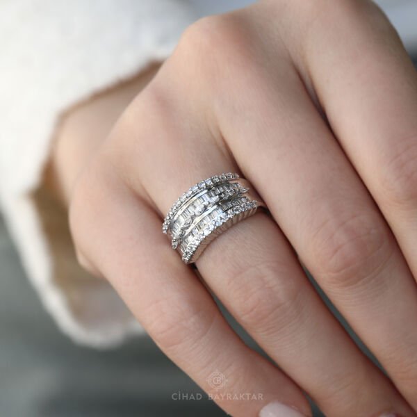 0,86 ct Pırlanta Baget Yarım Tur Yüzük
