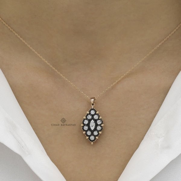 0,09 Karat Taşlı Elmas Kolye