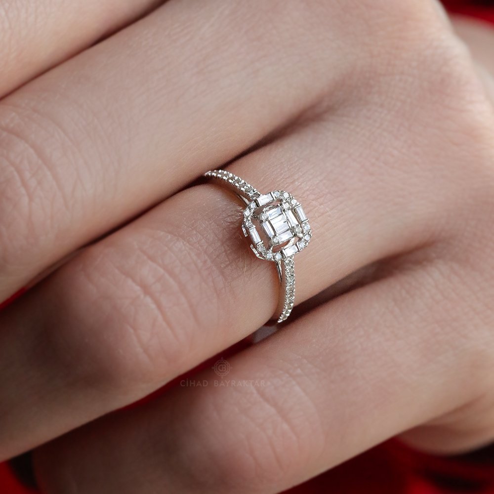 0,33 Ct. Baget Pırlanta Yüzük