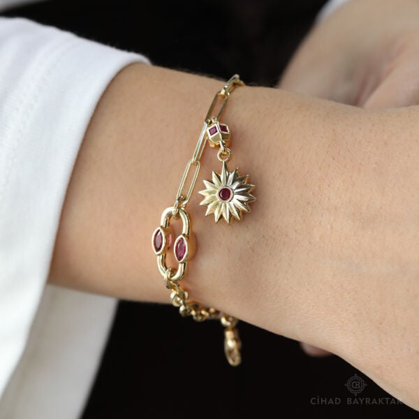 Flower Taşlı Altın Bileklik