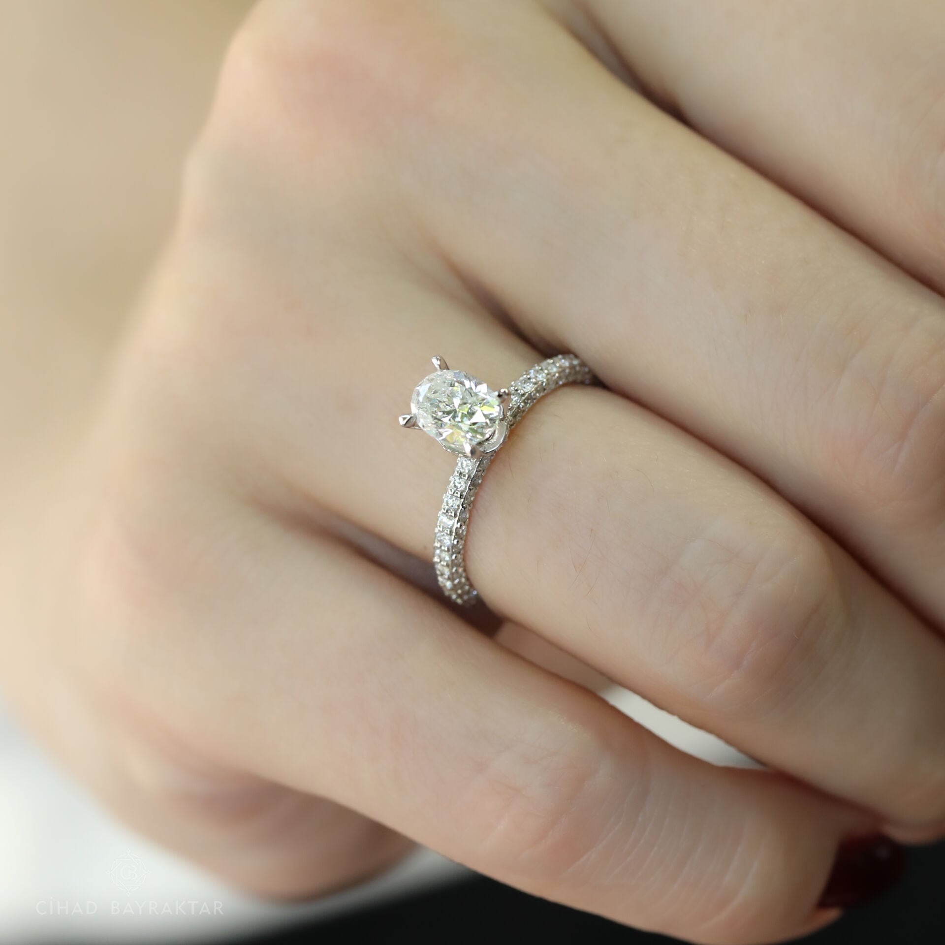 1.69 ct Oval Kesim Pırlanta Yüzük