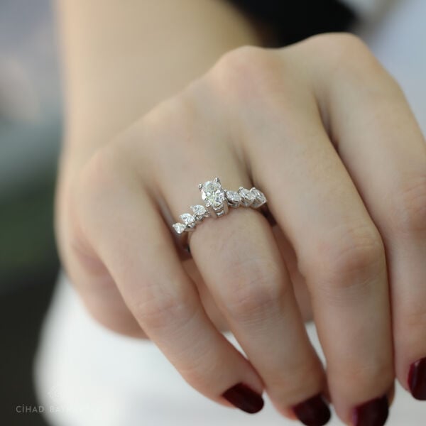 1.11 ct Oval Kesim Pırlanta Yüzük