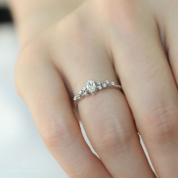 0.32 ct Oval Kesim Pırlanta Yüzük