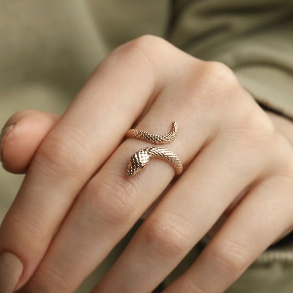 Yılan Figürlü Altın Yüzük