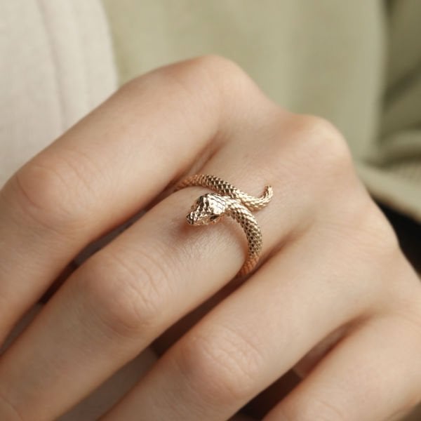 Yılan Figürlü Altın Yüzük