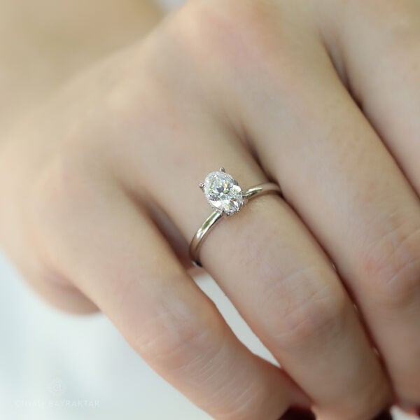1,05 ct Oval Kesim Pırlanta Yüzük