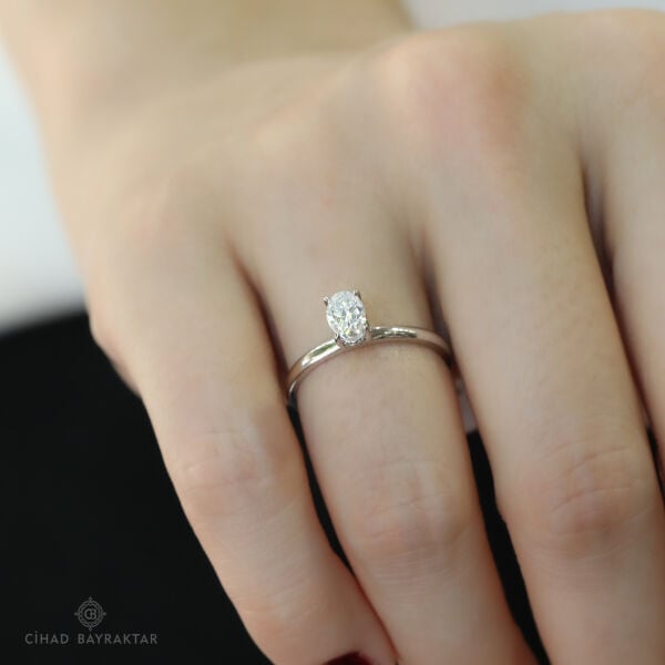 0.56 ct Oval Kesim Pırlanta Yüzük