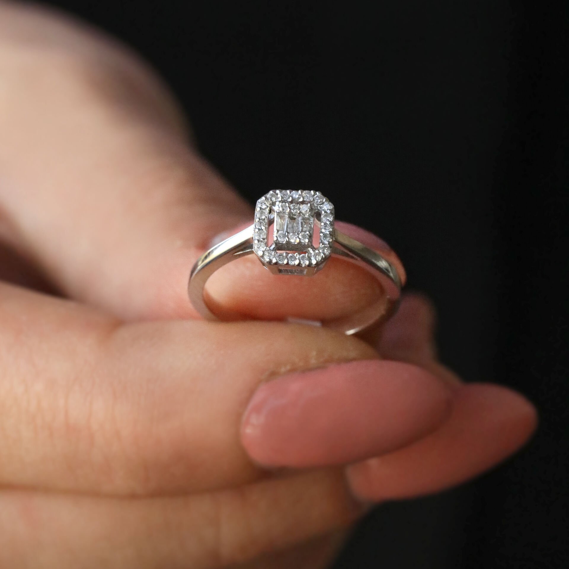 0,15 Ct. Baget Pırlanta Yüzük