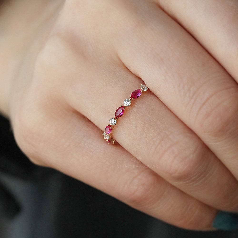 Pembe Taşlı Altın Yüzük