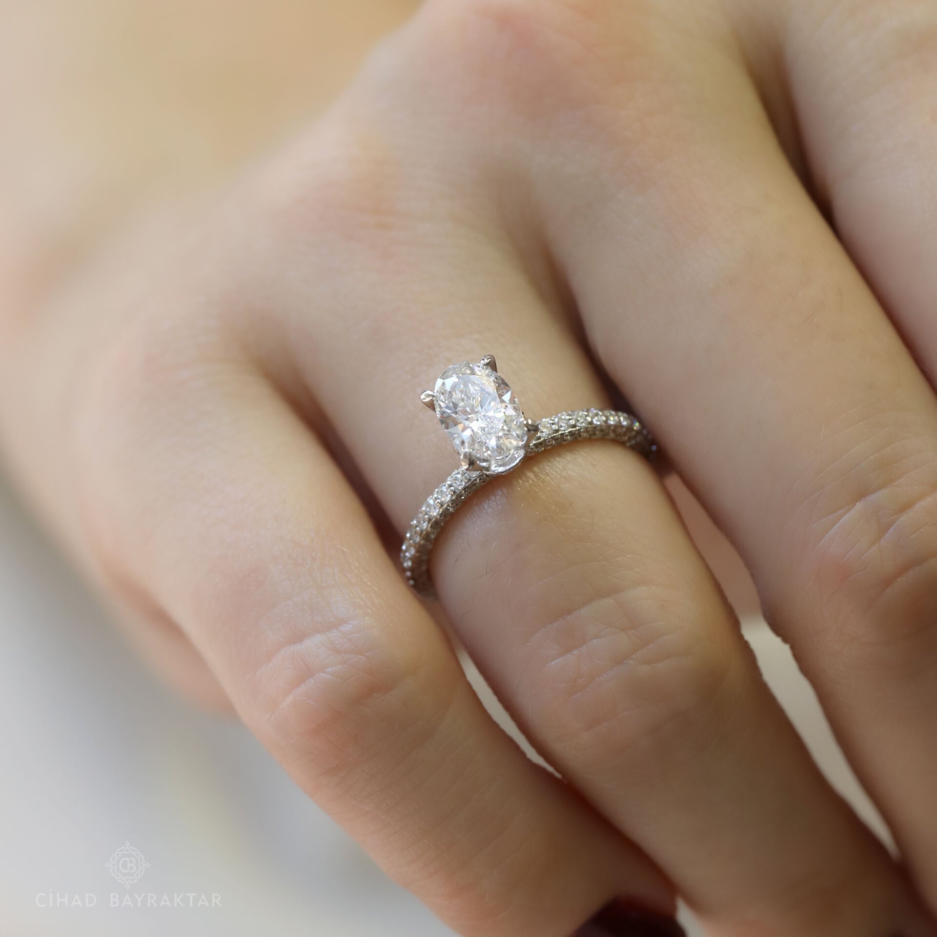 1.96 ct Oval Kesim Pırlanta Yüzük
