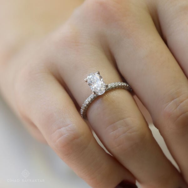 1.96 ct Oval Kesim Pırlanta Yüzük
