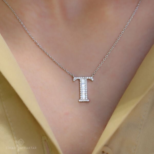 0.41 ct Pırlanta 'T' Harf Kolye