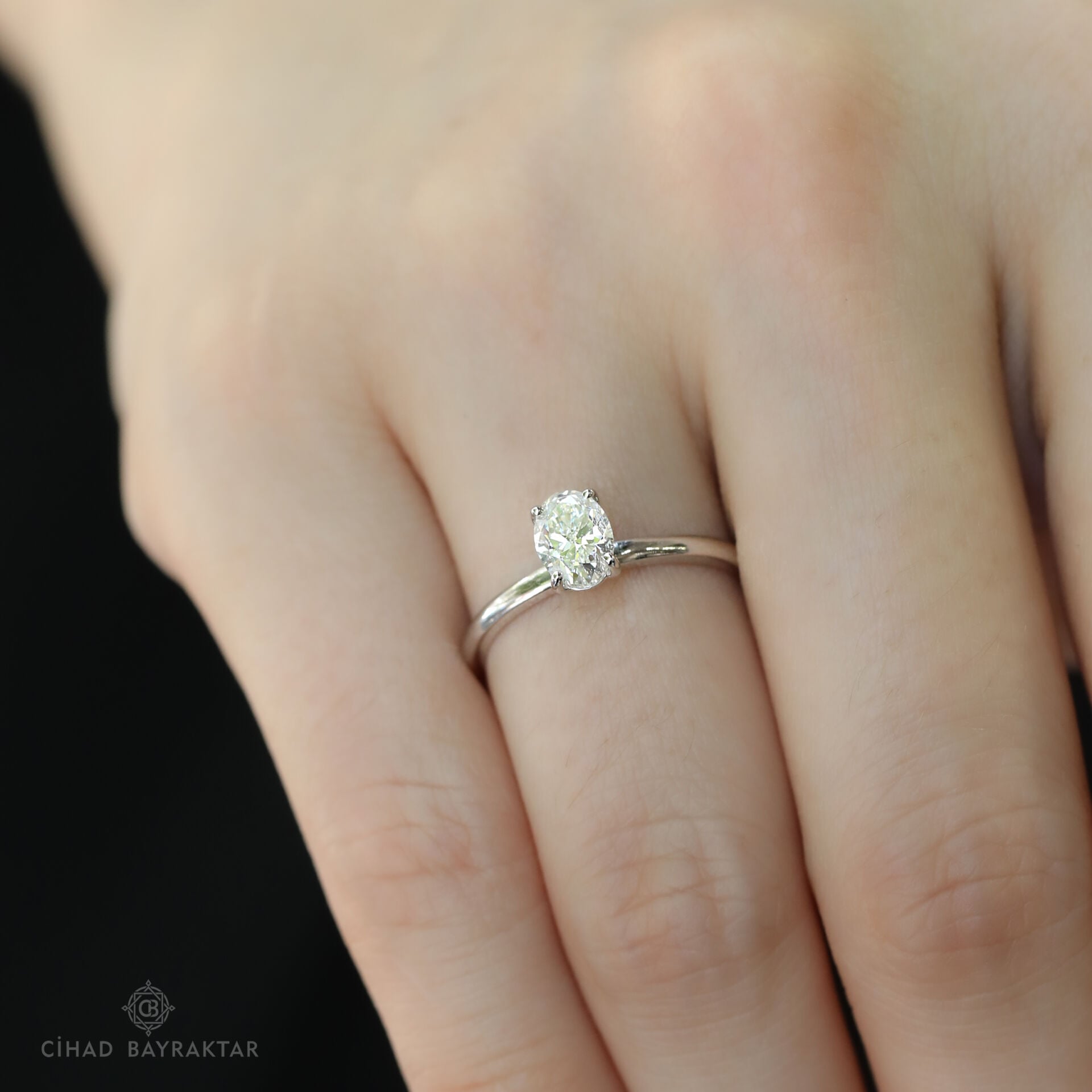 0.72 ct Oval Kesim Pırlanta Yüzük