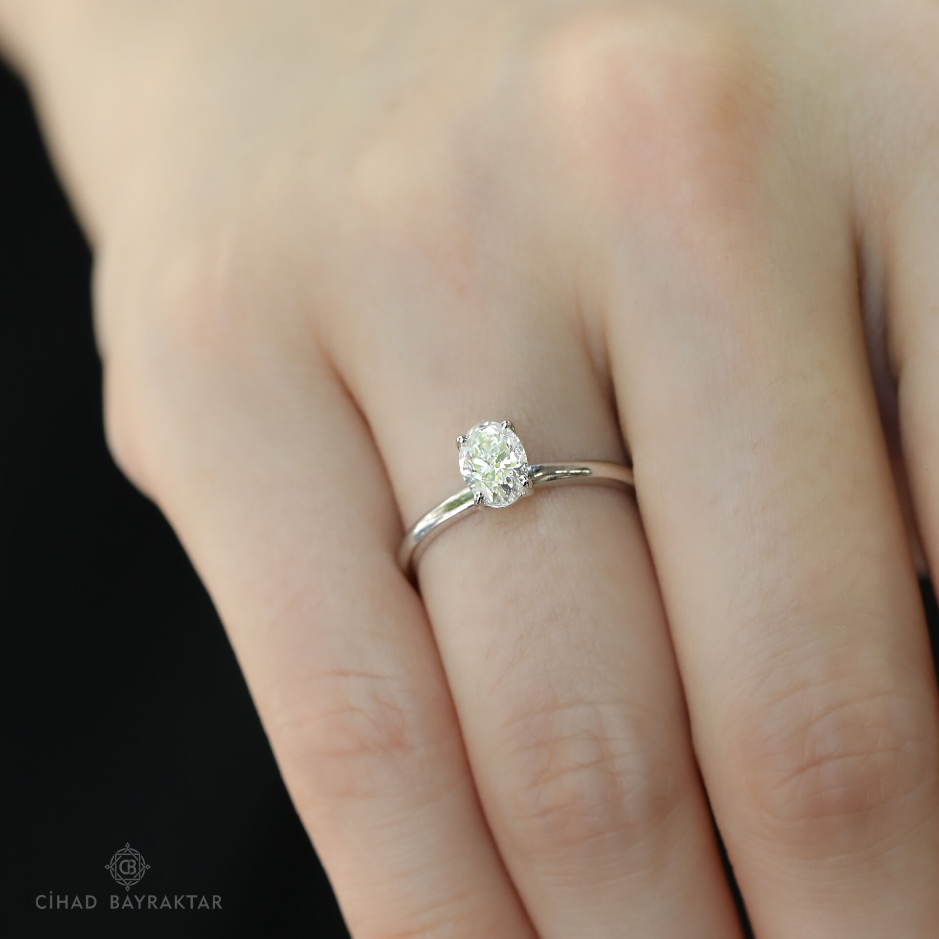 0.72 ct Oval Kesim Pırlanta Yüzük