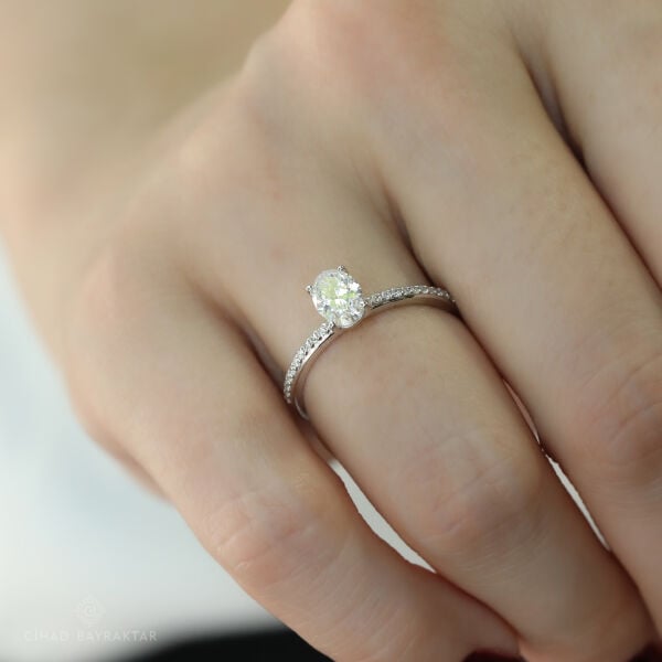 0.86 ct Oval Kesim Pırlanta Yüzük