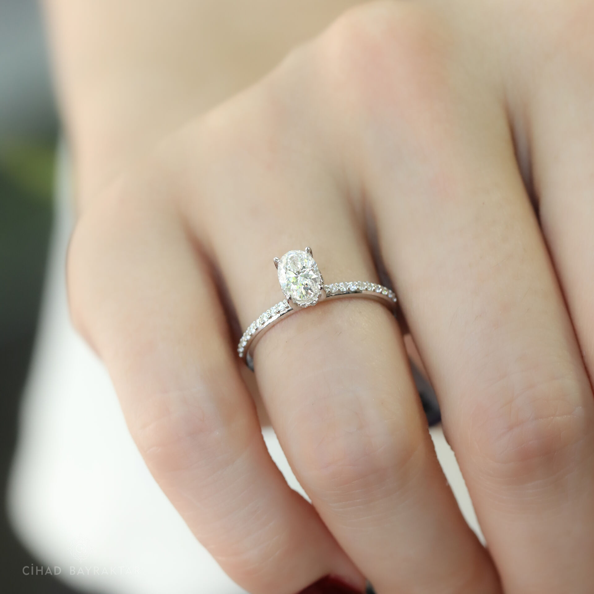 0.90 ct Oval Kesim Pırlanta Yüzük