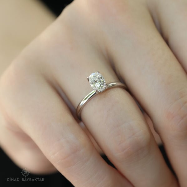 0.76 ct Oval Kesim Pırlanta Yüzük