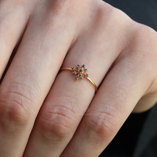 0.10 Ct. Kar Tanesi Mavi Pırlanta Yüzük