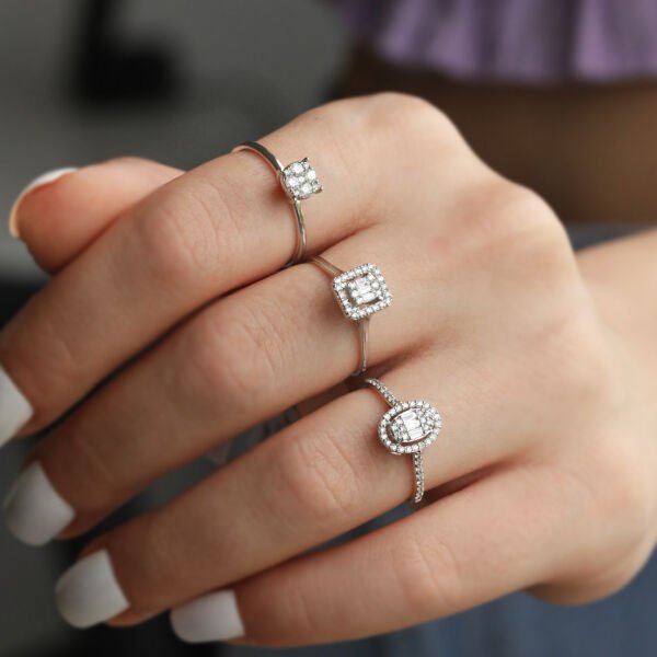 0,33 Ct. Baget Pırlanta Yüzük