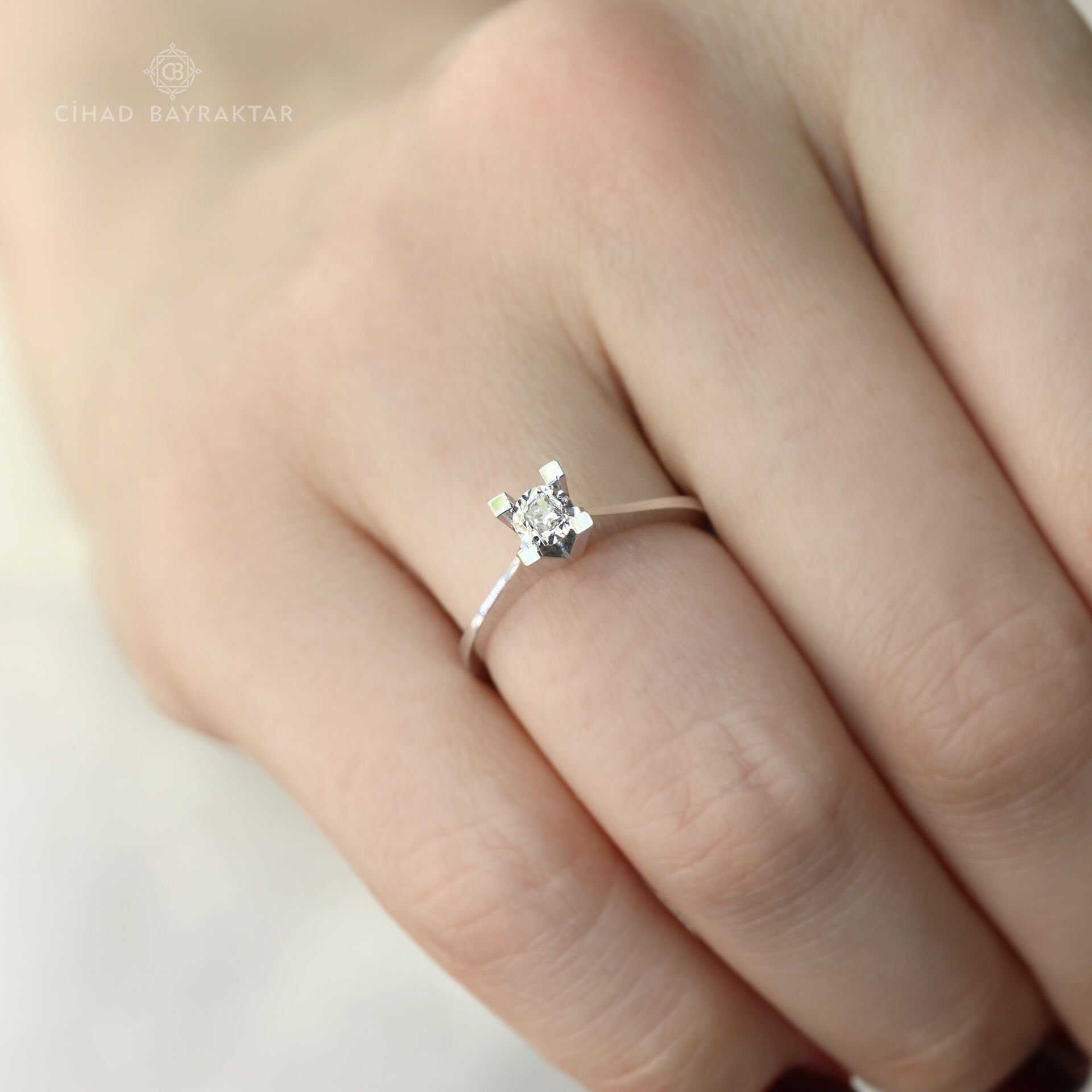 0,05 ct Pırlanta Tektaş Yüzük