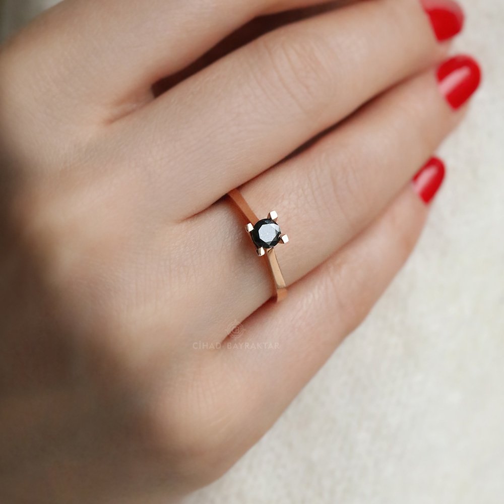 0,37 Ct. Siyah Tektaş Pırlanta Yüzük