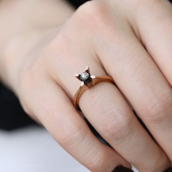 0,15 ct Elmas Tektaş Yüzük