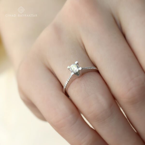 0,77 ct Pırlanta Tektaş Yüzük