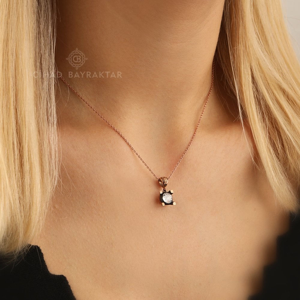 0.44 Ct.  Elmas Kolye