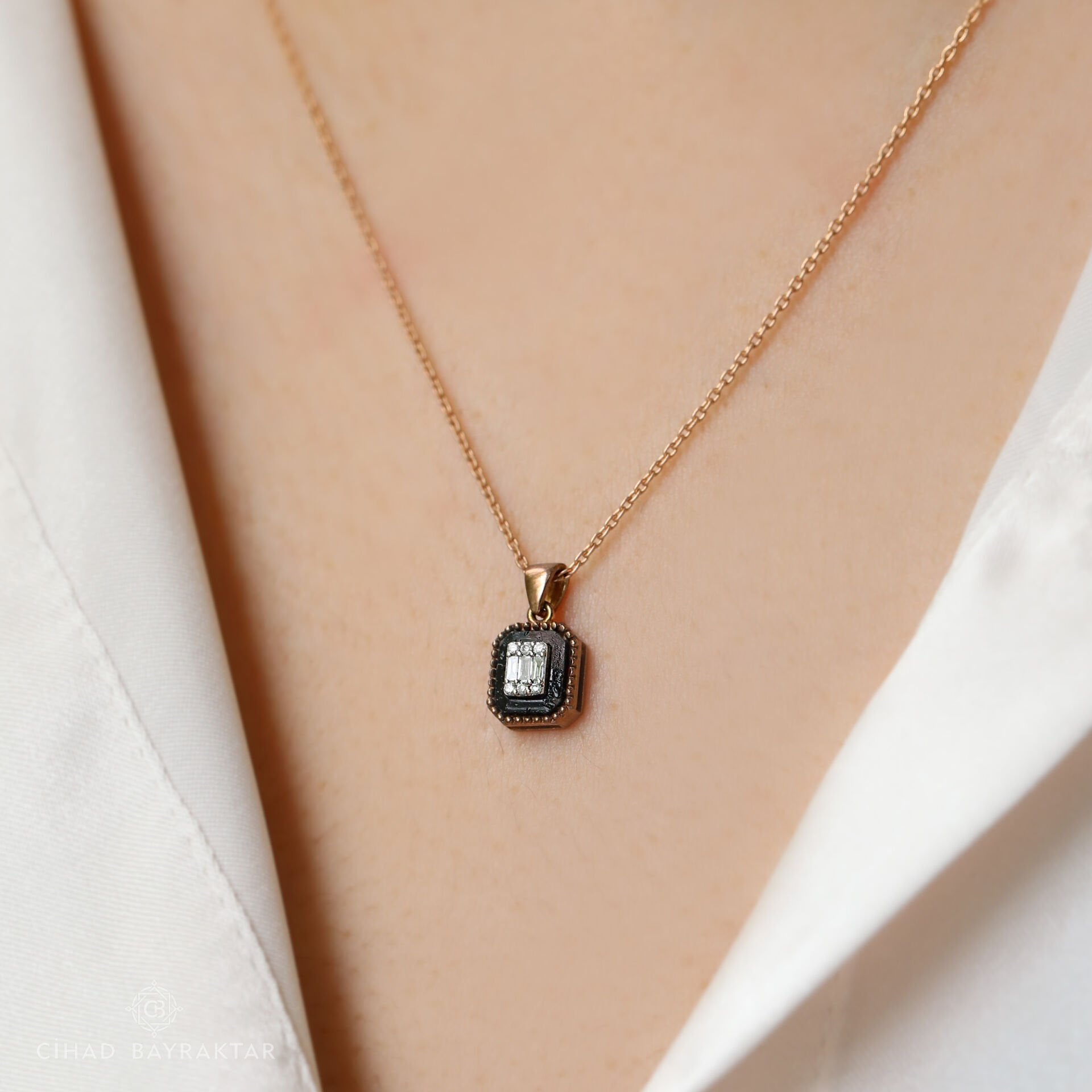 0,07 ct Elmas Baget Kolye