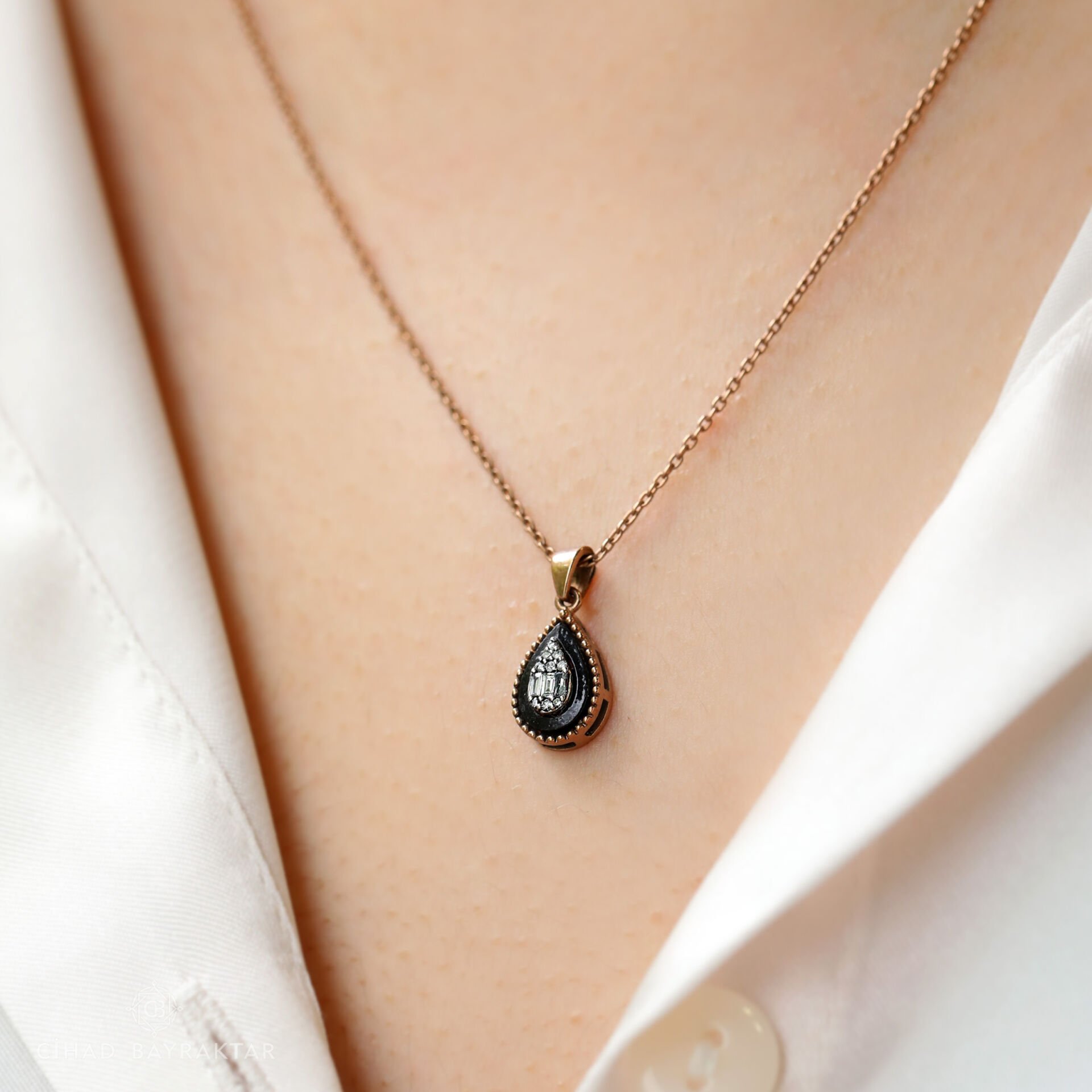 0,06 ct Elmas Damla Kolye