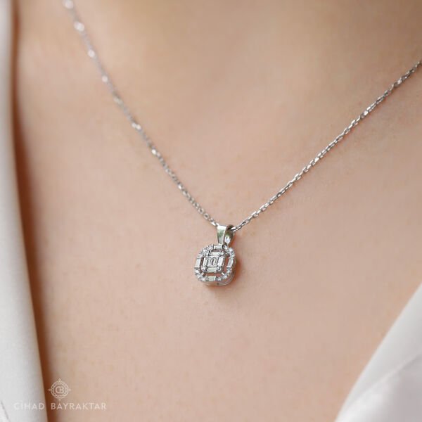 0,18 ct Pırlanta Baget Kolye