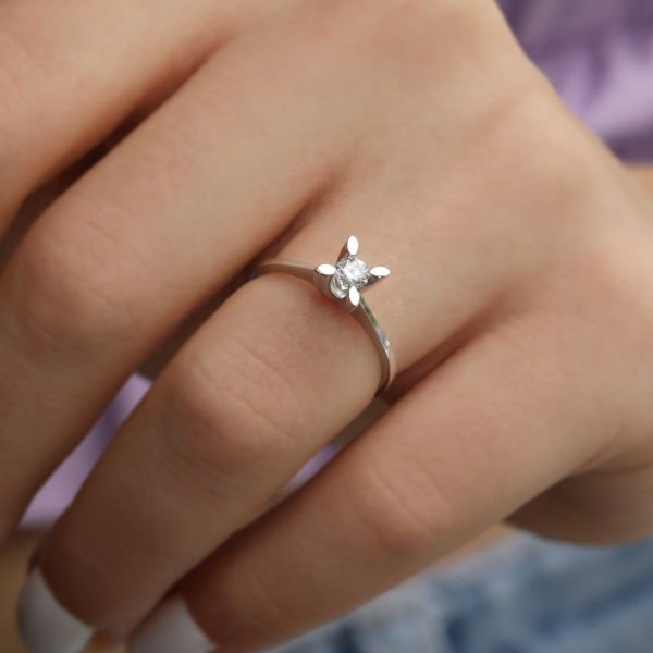 0,18 Ct.Tektaş Pırlanta Yüzük