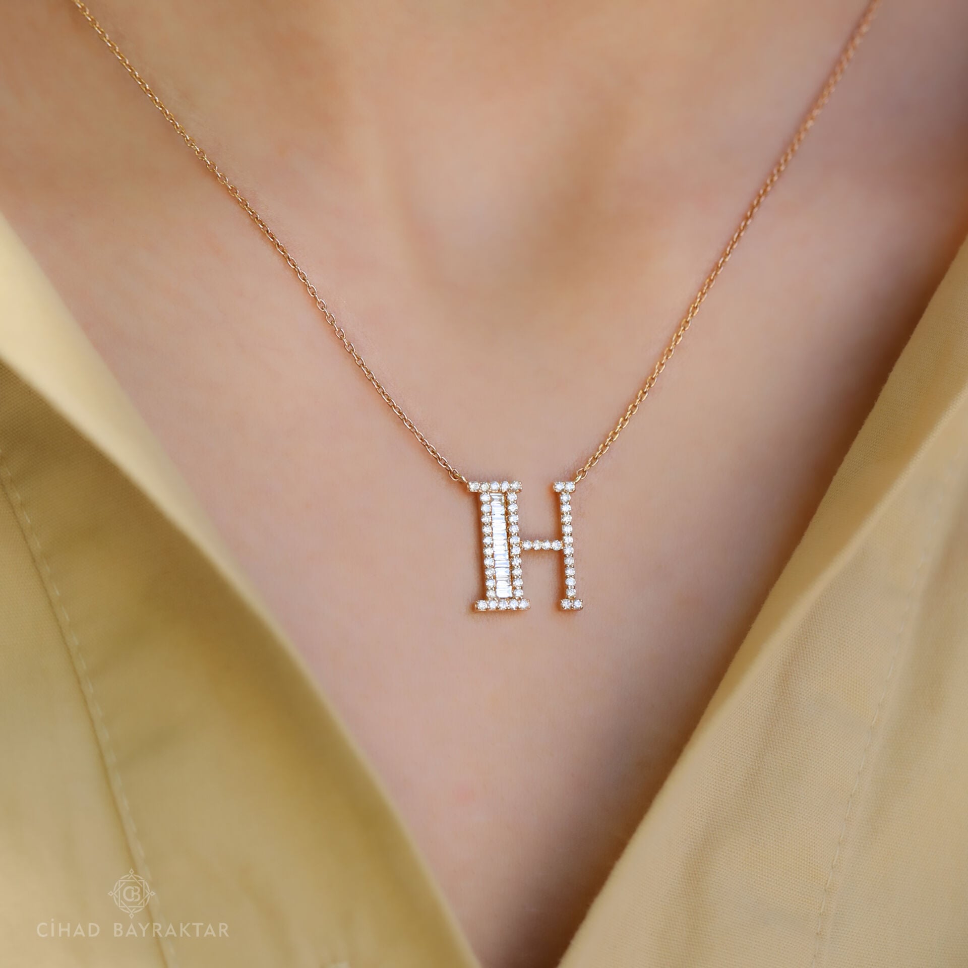 0.51 ct Pırlanta 'H' Harf Kolye