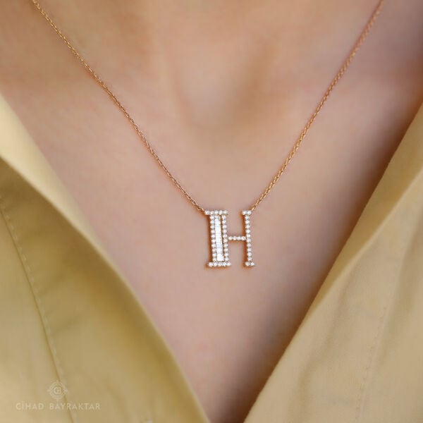 0.51 ct Pırlanta 'H' Harf Kolye