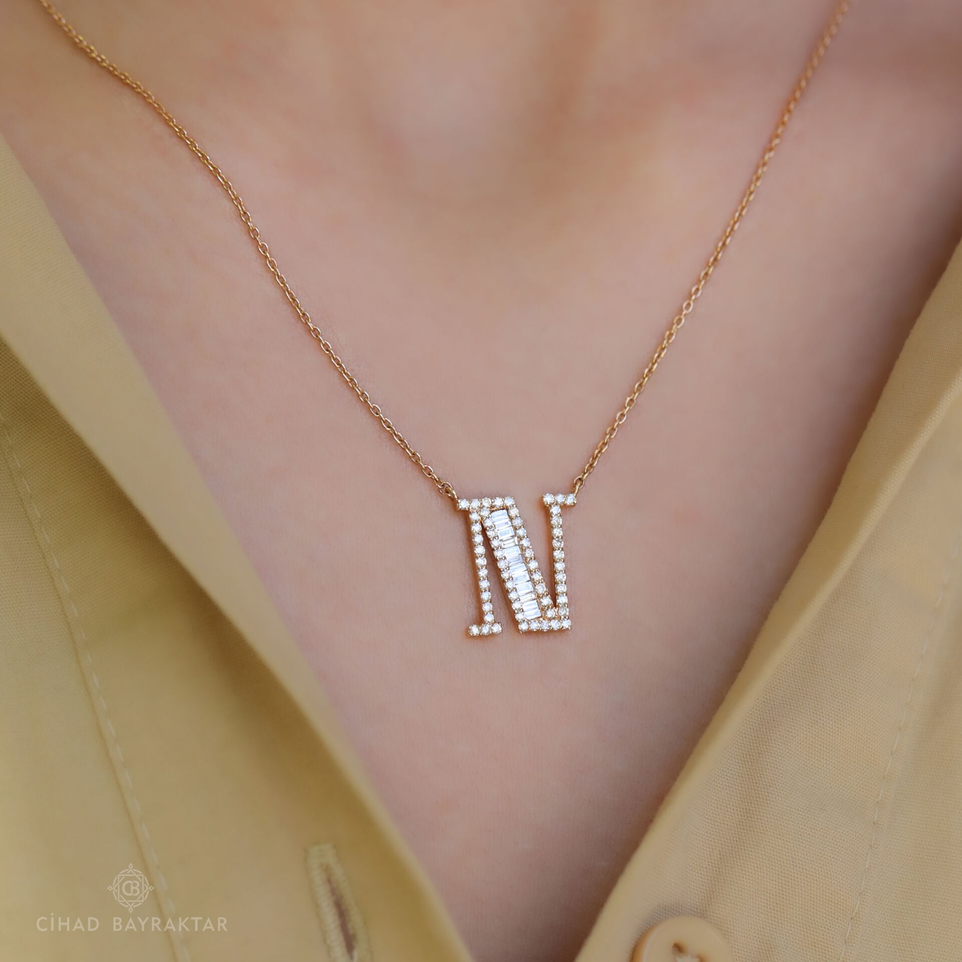 0.57 ct Pırlanta 'N' Harf Kolye