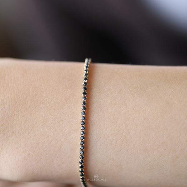 Siyah Su Yolu Altın Bileklik