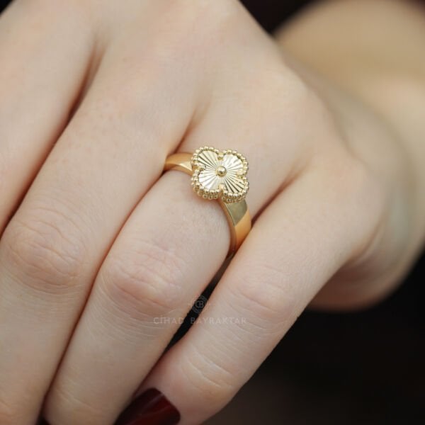 Yonca Altın Yüzük