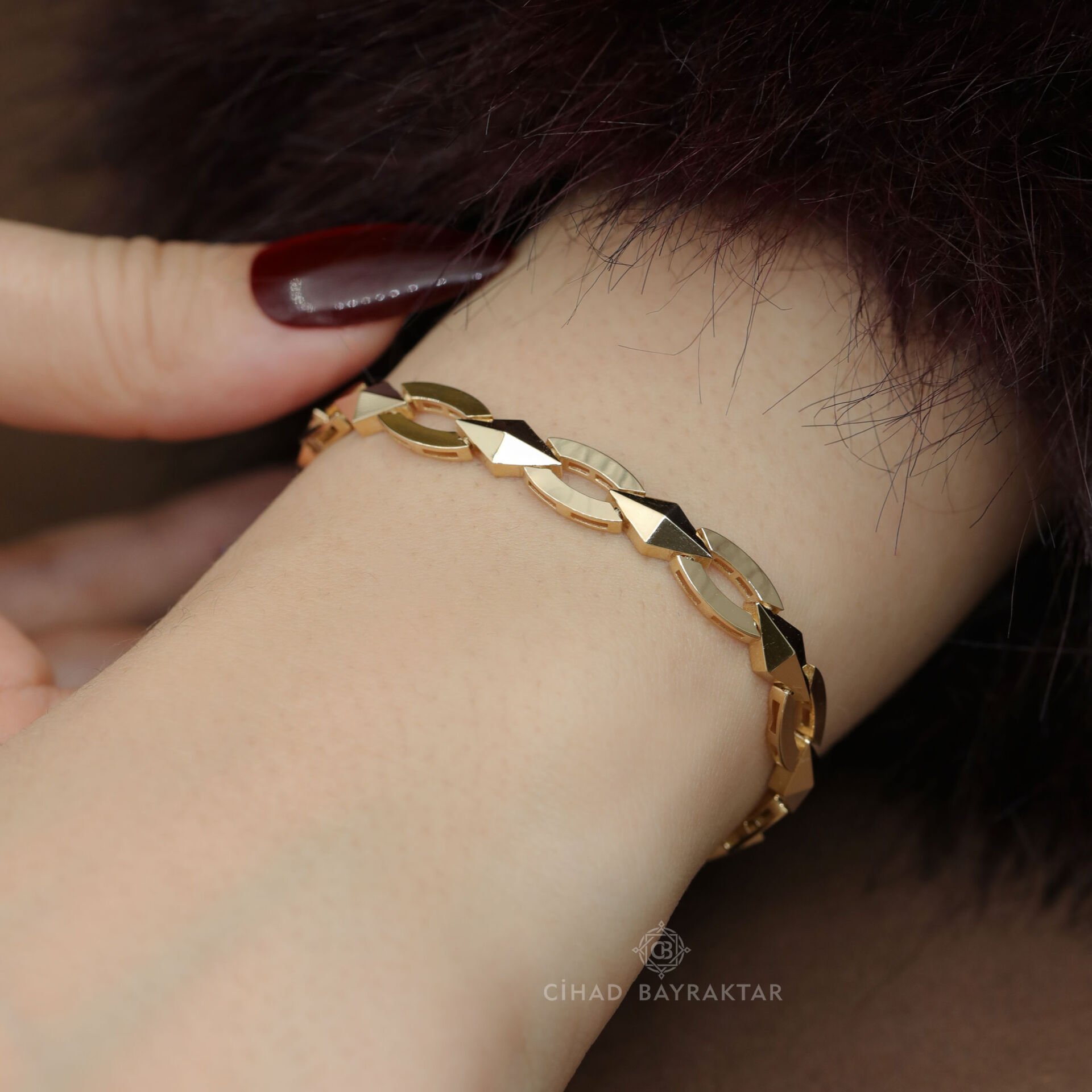 Taşlı Kilit Altın Bileklik