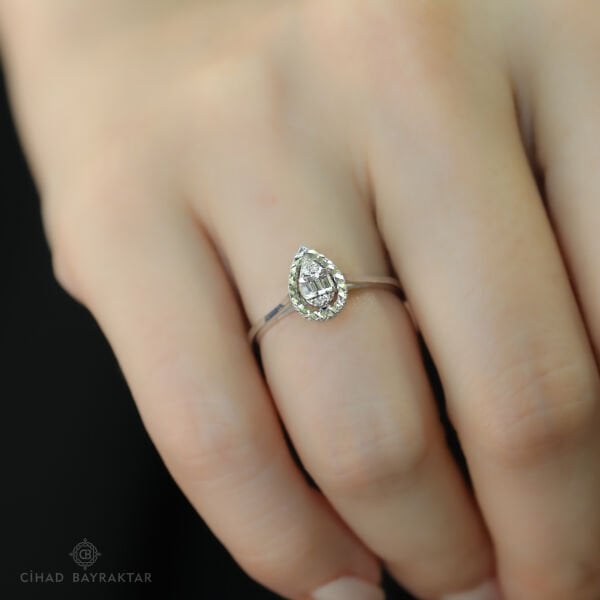 0.07 ct Pırlanta Damla Yüzük