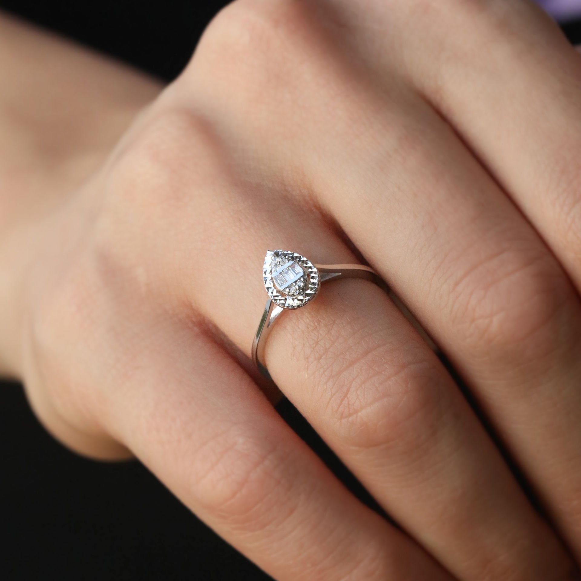 0,07 Ct. Baget Pırlanta Yüzük