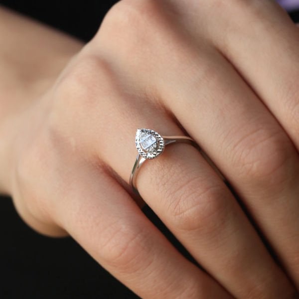 0,07 Ct. Baget Pırlanta Yüzük