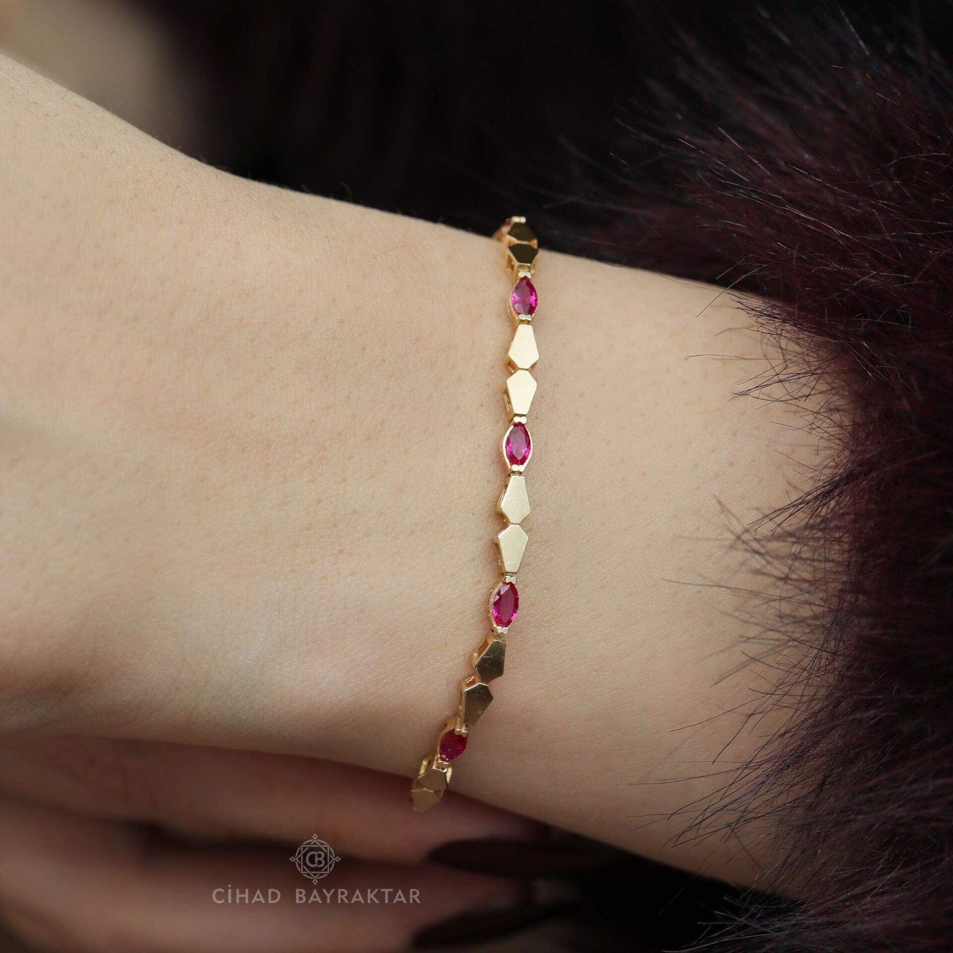 Pembe Taşlı Altın Bileklik