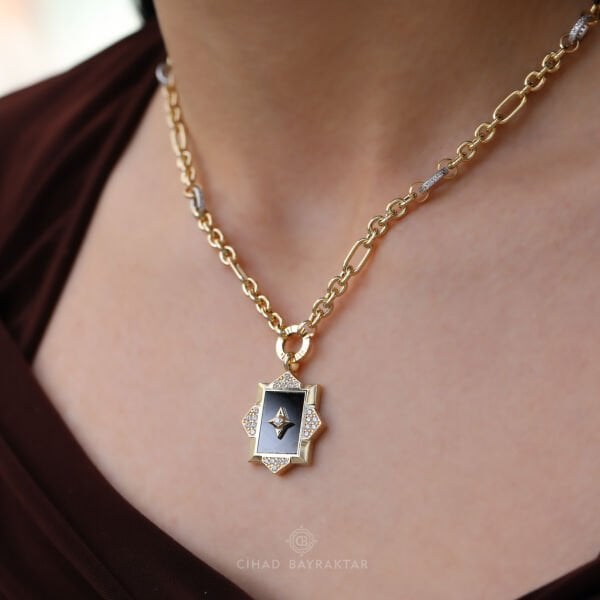 Ema Taşlı Altın Kolye