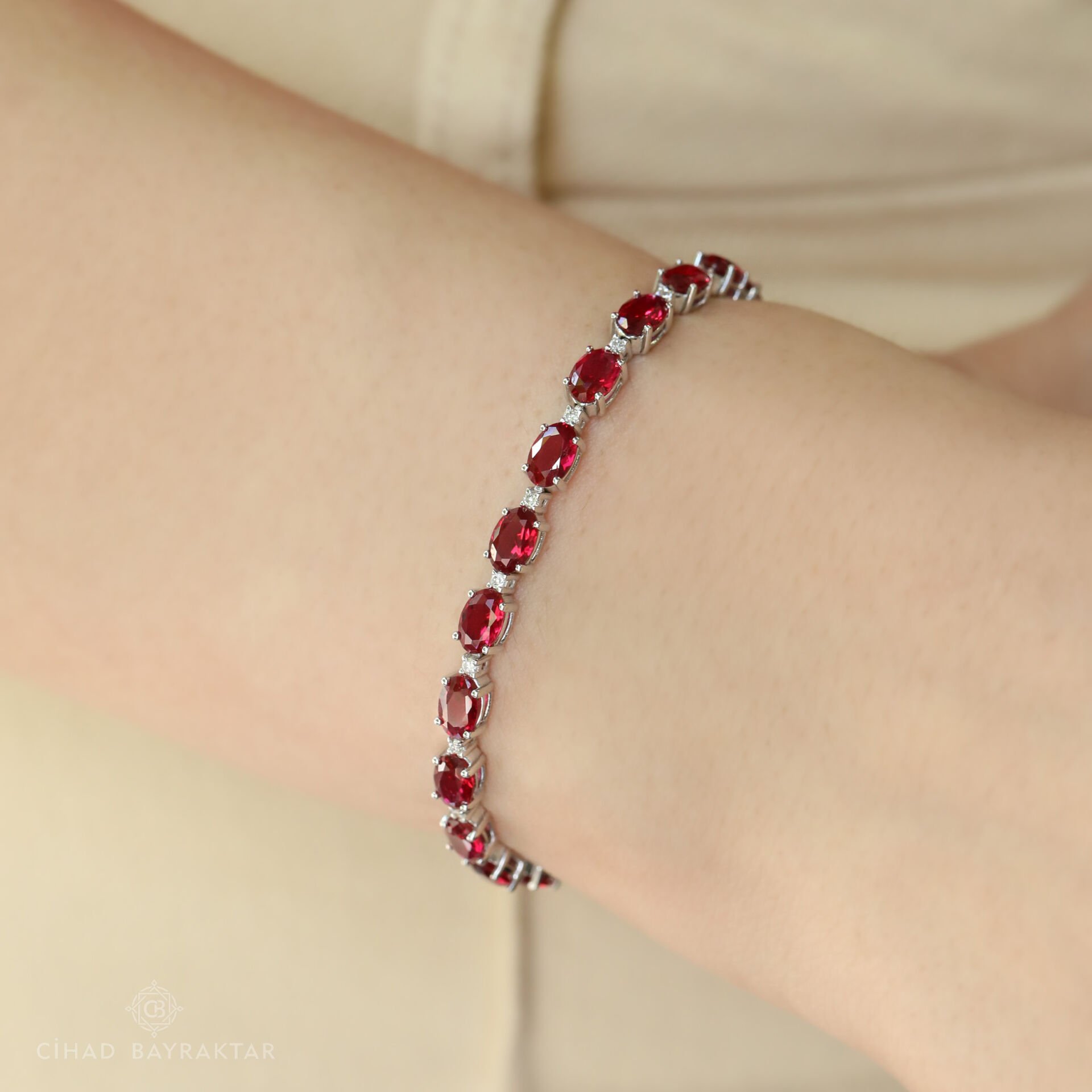 10.79 ct Yakut Pırlanta Bileklik