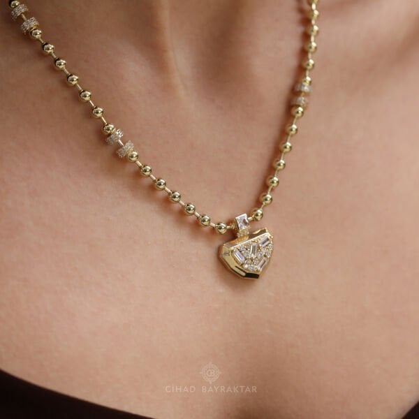 Ema Taşlı Altın Kolye