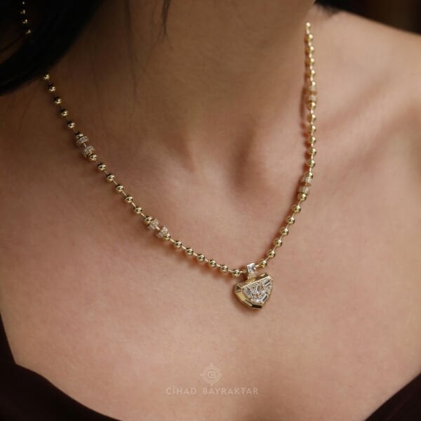 Ema Taşlı Altın Kolye