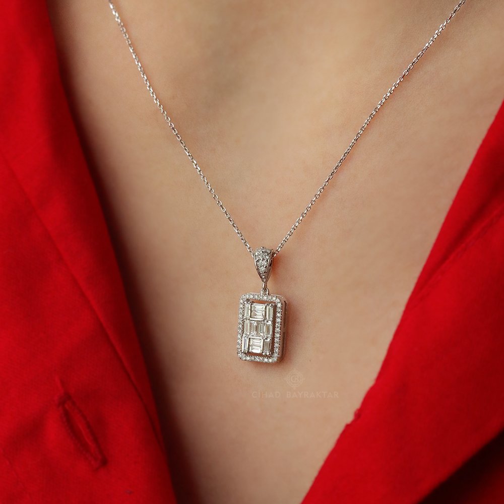 0.70 Ct. Baget Pırlanta Kolye