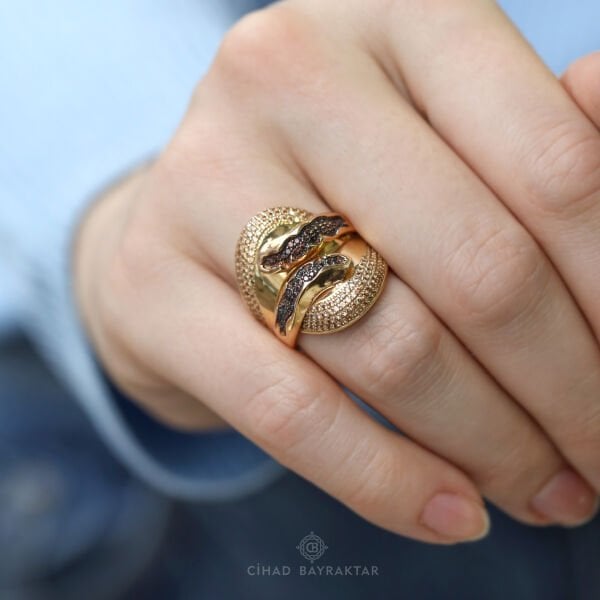 Bombeli Taşlı Altın Yüzük