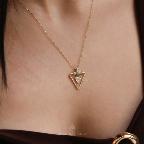 Taşlı Altın Kolye