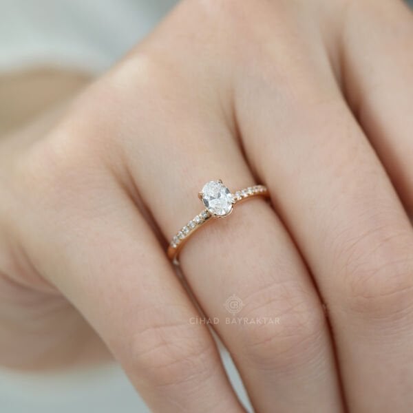 Oval Kesim Pırlanta Yüzük